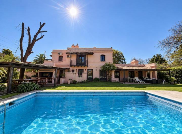 Casa · 390m² · 9 Ambientes