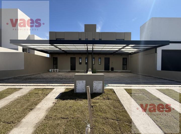 Casa · 125m² · 5 Ambientes · 2 Cocheras