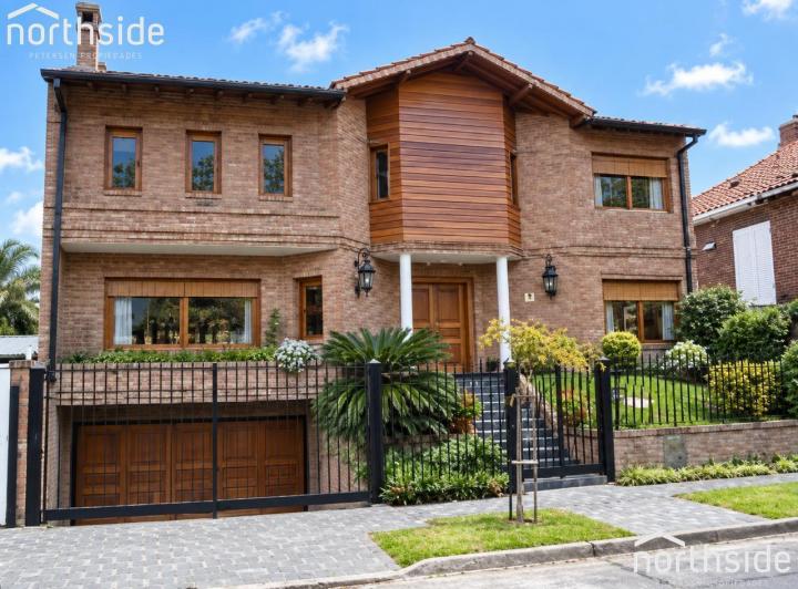 Casa · 420m² · 6 Ambientes · 2 Cocheras