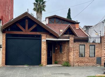 Casa · 190m² · 6 Ambientes · 1 Cochera · Casa Chalet en Alquiler en Bernal Oeste, Bernal, Quilmes