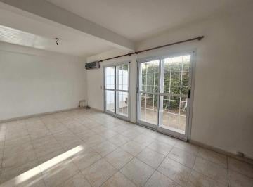 Casa · 68m² · 3 Ambientes · 1 Cochera · Duplex 3 Dorm. en Alquiler Cochera y Patio