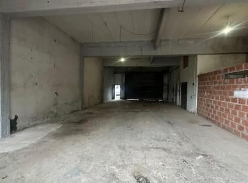 Bodega-Galpón · 200m² · Galpon + Casa 3 Ambientes con Quincho y Terraza