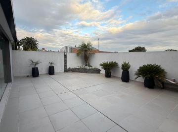 Casa · 300m² · 3 Ambientes · Casa 3 Ambientes con Quincho y Terraza en Caseros
