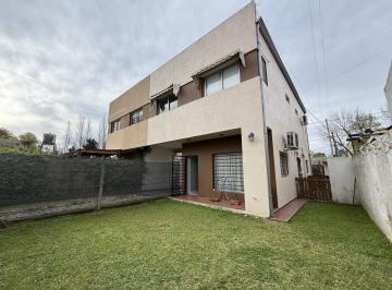 Casa · 98m² · 5 Ambientes · 1 Cochera · Casa en PH de 4 Dorm. en Venta en City Bell