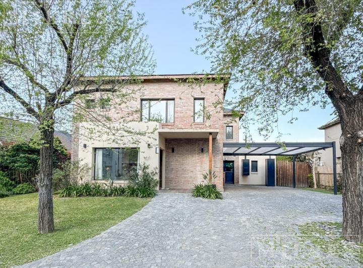 Casa · 233m² · 5 Ambientes