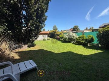 Casa de 6 ambientes, San Isidro · Casa 5 Amb. - Gran Fondo con Quincho y Pileta.