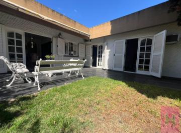 Casa · 350m² · 4 Ambientes · 1 Cochera · Casa en Remedios de Escalada