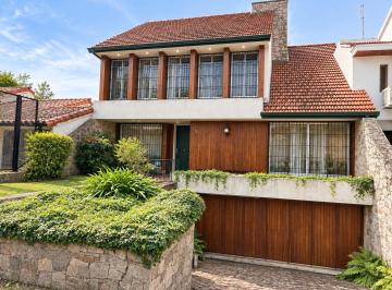 Casa de 6 ambientes, Quilmes · Chalet en Venta – Barrio Parque Bernal – Lebensohn 369