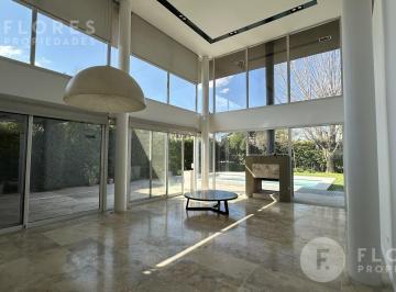 Casa · 226m² · 7 Ambientes · 2 Cocheras · Casa en Alquiler Anual de 7 Ambientes, 4 Dorm., en La Lomada de Pilar, Pilar