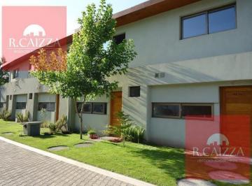 Casa · 90m² · 3 Ambientes · 1 Cochera · Casa - Canning