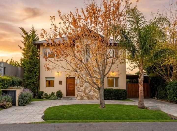 Casa · 142m² · 4 Ambientes · 1 Cochera