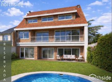Casa · 378m² · 8 Ambientes · 2 Cocheras · Casa en Alquiler en Martinez Vias/libert.