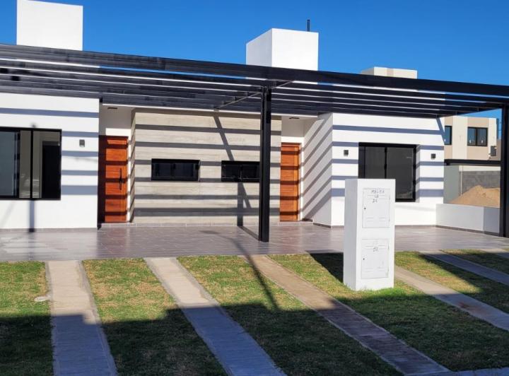 Casa · 110m² · 2 Ambientes · 2 Cocheras