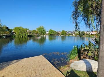 Casa · 257m² · 6 Ambientes · 2 Cocheras · Casa en Alquiler Las Palmas Costa Lago