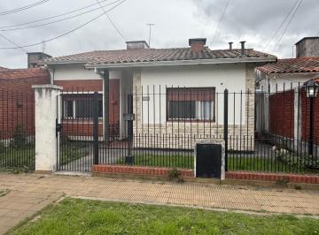 Casa · 180m² · 3 Ambientes · 1 Cochera · Venta de Casa en Ezpeleta