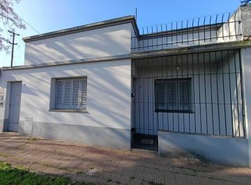Casa · 1m² · 3 Ambientes · Alquiler Casa 4 Amb con Patio y Terraza. Almeyra N° 2988, Lanús Este