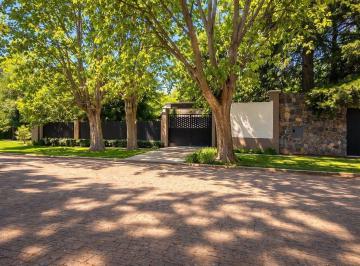Casa · 75m² · 2 Ambientes · 5 Cocheras · Parquizado, Casa y Pileta en Venta Vistalba