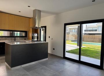 Casa · 181m² · 5 Ambientes · 4 Cocheras · Venta Casa 5 Ambientes Barrio El Rebenque Canning