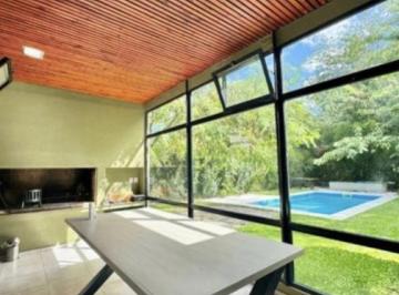 Casa · 210m² · 5 Ambientes · 3 Cocheras · Casa con Piscina en Alquiler Anual