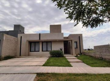 Casa de 6 ambientes, Córdoba · Valle Cercano - Barrio La Amistad con Seguridad Vivienda 3 Dorm. 1 Sola Planta
