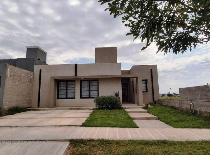 Casa · 110m² · 6 Ambientes · 2 Cocheras