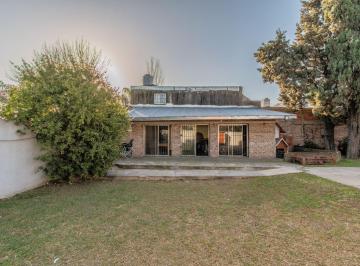 Casa de 4 ambientes, Ituzaingó · Casa en Venta con Lote de 500 m² - 3 Dorm. - Jardin - Quincho - Ituzaingó Norte