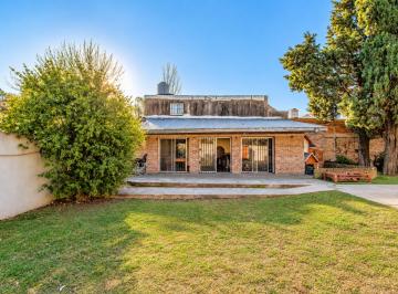 Casa de 4 ambientes, Ituzaingó · Casa en Venta con Lote de 500 m² - 3 Dorm. - Jardin - Quincho - Ituzaingó Norte