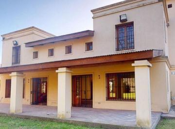 Casa · 293m² · 5 Ambientes · 2 Cocheras · Casa a La Venta en Robles del Monarca