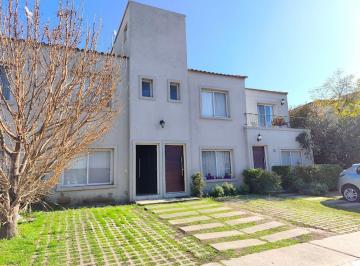 Casa · 66m² · 3 Ambientes · 2 Cocheras · Duplex en Venta, 3amb en Pilar!