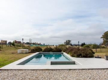 Casa · 174m² · 4 Ambientes · 2 Cocheras · Casa en Venta 4 Ambientes El Espinillo Carlos Keen