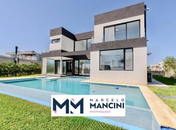 Casa · 450m² · 5 Ambientes · 4 Cocheras · Venta Casa Terralagos 5 Ambientes