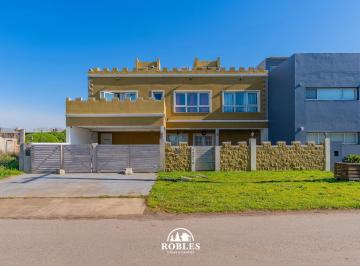 Casa · 495m² · 7 Ambientes · Propiedad en Block Frente Al Mar, en El Entorno de Los Acantilados