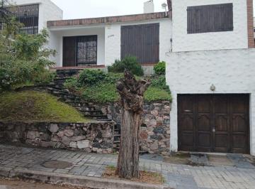 Casa · 181m² · 4 Ambientes · 1 Cochera · Se Vende Casa de 3 Dorm. B Parque Chacabuco