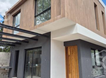 Casa · 90m² · 4 Ambientes · 1 Cochera · Casa en Alquiler 4 Ambientes en Ituzaingó