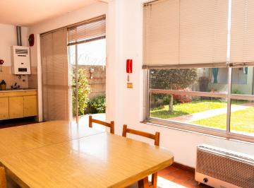 Casa · 116m² · 3 Ambientes · 1 Cochera · Casa de 2 Dorm. en Venta Tolosa con Quincho