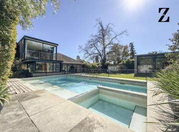 Casa · 390m² · 6 Ambientes · 2 Cocheras · Casa en Venta en Santa Rita, La Horqueta – San Isidro | Remodelada | Lote 800 m² | Pileta