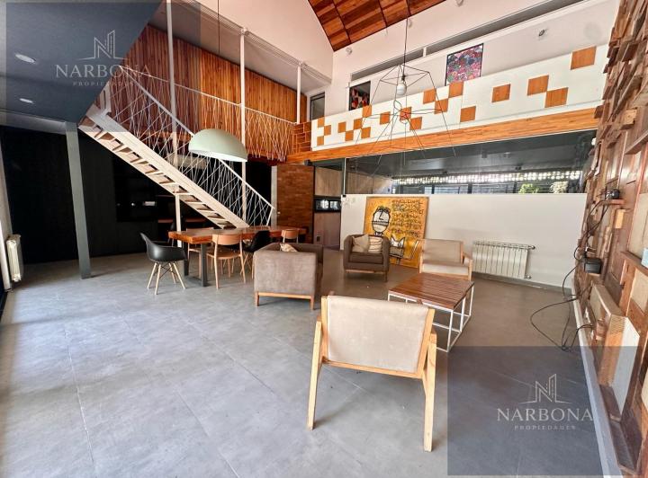 Casa · 190m² · 6 Ambientes · 2 Cocheras