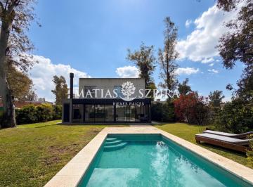 Casa · 178m² · 4 Ambientes · Casa en Alvarez del Bosque