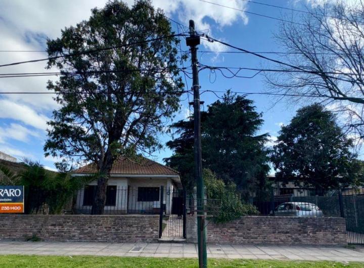Casa · 220m² · 4 Ambientes · 1 Cochera
