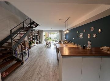 Casa · 153m² · 5 Ambientes · 1 Cochera · Excelente Triplex en Venta en Punta Chica. Apto Credito!