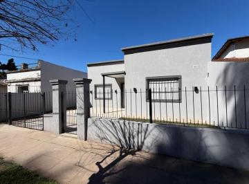 Casa · 112m² · 3 Ambientes · 1 Cochera · Exclusiva Vivienda de Estetica Moderna en El Centro de Pontevedra.
