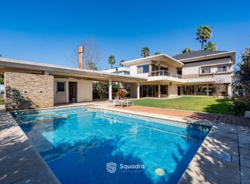 Casa · 800m² · 9 Ambientes · 4 Cocheras · Venta | Permuta - Casa 4 Dorm., Piscina, Parrillero y Cochera - San Marino. Apto Crédito.