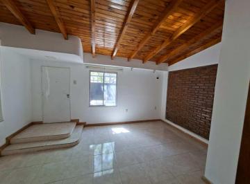 Casa · 143m² · 6 Ambientes · 1 Cochera · Casa de 3 Habitaciones. B° Villa Elisa, Pocito