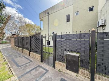 Casa · 180m² · 4 Ambientes · 2 Cocheras · Se Vende Amplia Casa con Local en Pleno Centro