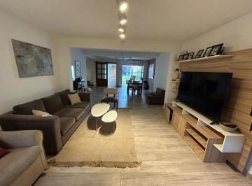 Casa · 175m² · 4 Ambientes · 1 Cochera · Casa en Venta Corrientes Capital
