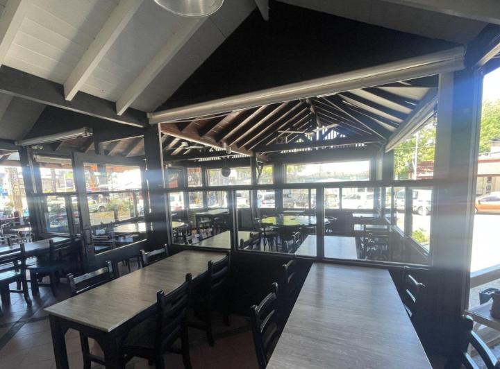 Local comercial · 235m² · 1 Cochera