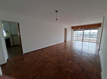 Departamento · 100m² · 5 Ambientes · Departamento en Alquiler en Alberdi, 3 Dorm., con Balcón.