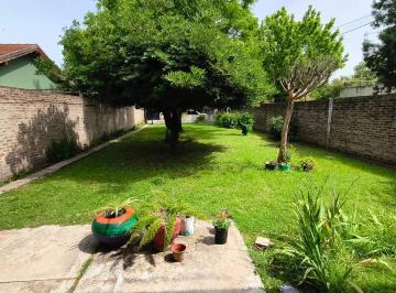 Casa · 125m² · 4 Ambientes · 6 Cocheras · Casa en Venta, Oportunidad. Lote de 10 X 50 m