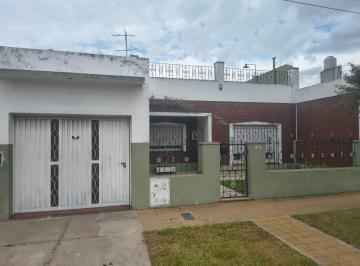 Casa · 149m² · 3 Ambientes · 2 Cocheras · Casa en Venta, Villa Tesei, Lote 10 X 37.