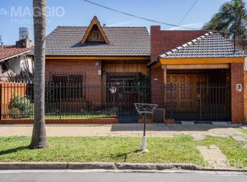 Casa · 240m² · 6 Ambientes · 3 Cocheras · Casa Venta Villa Luzuriaga